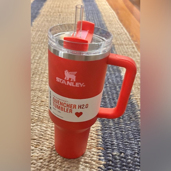 Stanley Target Valentine Red Insulated Mug 40 oz - Picture 3 of 5